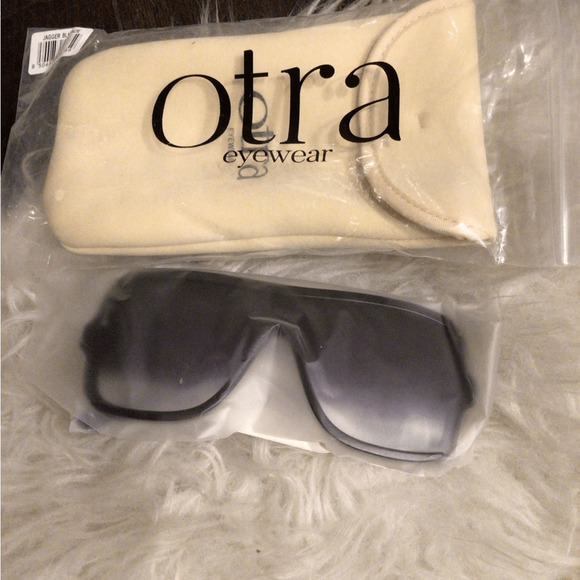 NEW! Rare OTRA Jagger Oversized Sunglasses